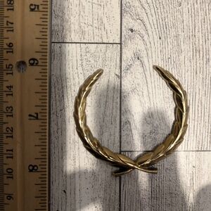 Cadillac Gold Car Laurel Wreath Emblem